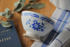 ブルーのステンシル花模様が可愛いカフェオレボウル（直径12.5cm）　フランスアンティーク食器