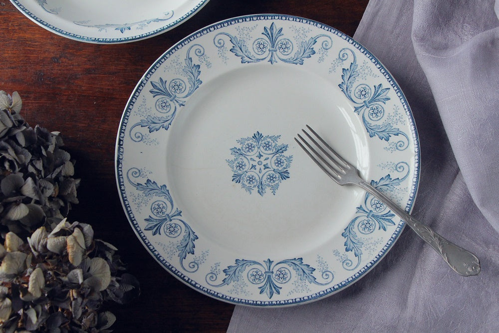 美しいブルーの絵柄が印象的なリュネビル窯大皿（直径29cm）　フランスアンティーク食器