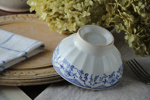 手描きの青い花模様が可愛いカフェオレボウル（直径12.5cm）　フランスアンティーク食器