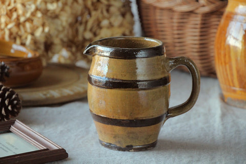 蜂蜜色が可愛い素朴さいっぱいのジャグ（高さ12.5cm）　フランスアンティーク陶器雑貨