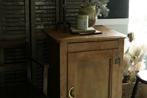 オールドパインスモールキャビネット（飾り棚）　１９００年代　イギリスアンティーク家具
